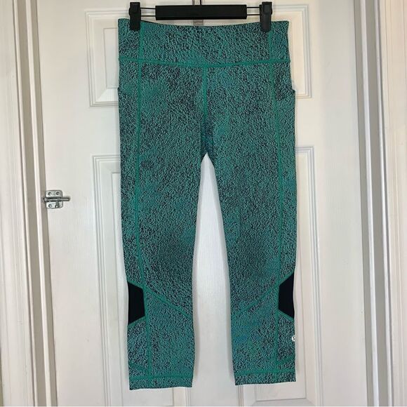 lululemon athletica Pants - Lululemon Pace Rival Crop Power Luxtreme Spray Jacquard Bali Breeze Black Size 6